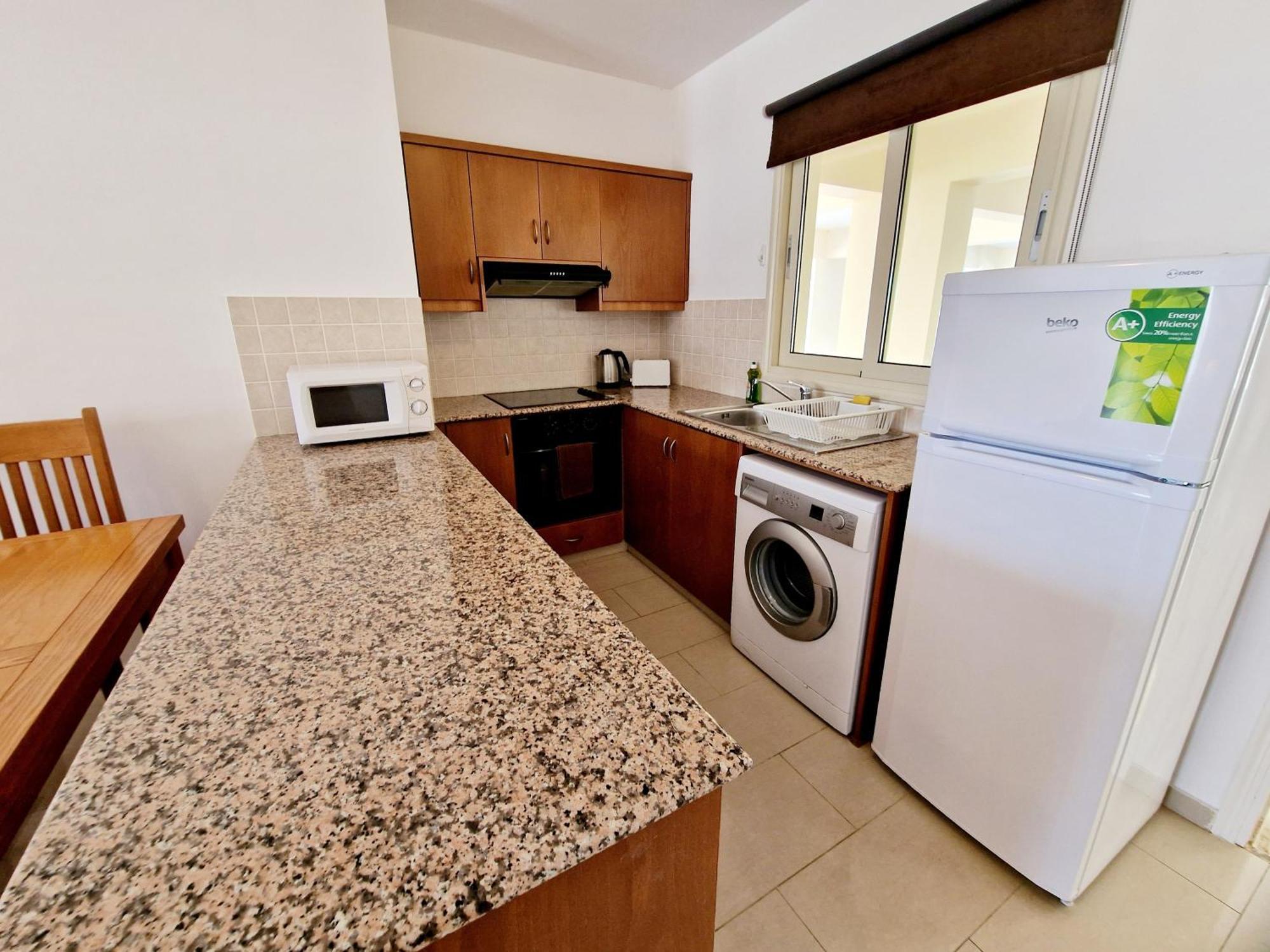 C5 Vanessa Poolside Apartment Пея Екстериор снимка