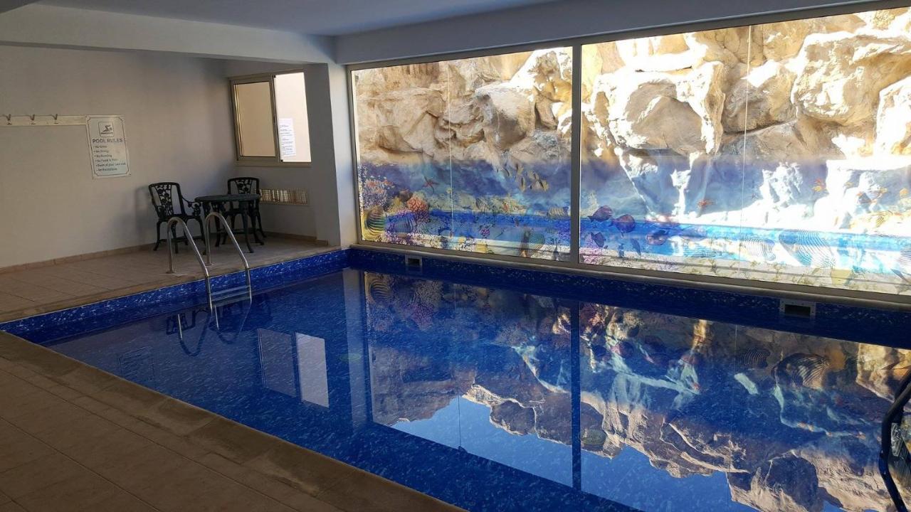C5 Vanessa Poolside Apartment Пея Екстериор снимка